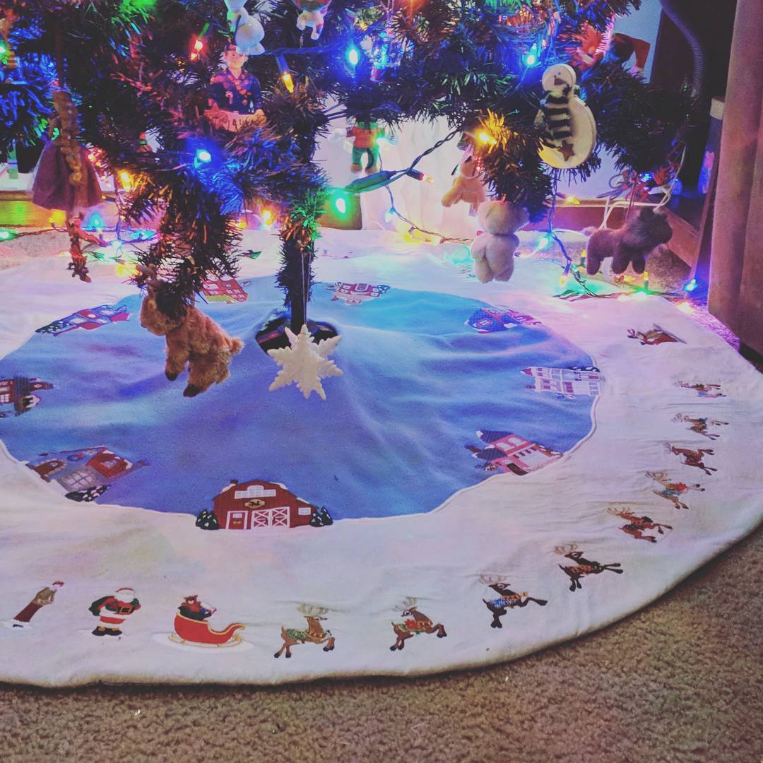Finished sewing my Christmas Tree skirt. https://wp.me/p8syqE-1vt #embroiderylibrary